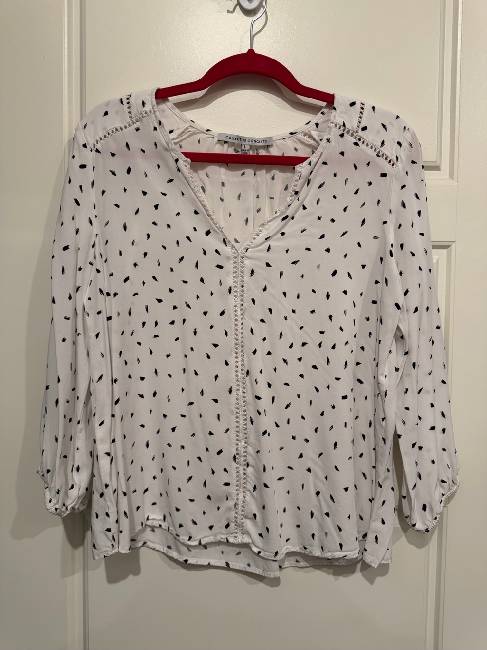 Collective Concepts Abstract Print Lace Trim V-Neck Blouse White Black L